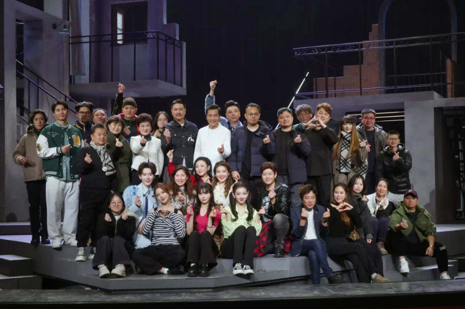 《上海，谢谢侬！》温情首演：一束微光照亮人间烟火