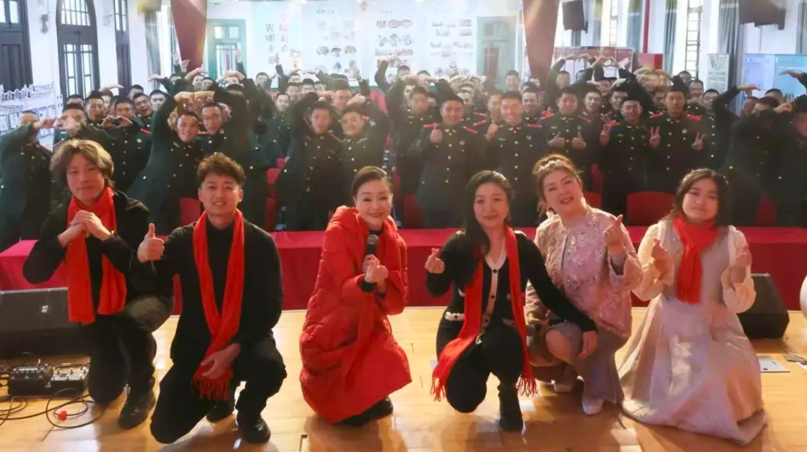 豫园新春的别样“团圆”： 上海轻音乐团用歌声致敬“最可爱的人”